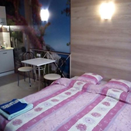 Студия На Французском Бульваре 36 Kharkiv Bagian luar foto